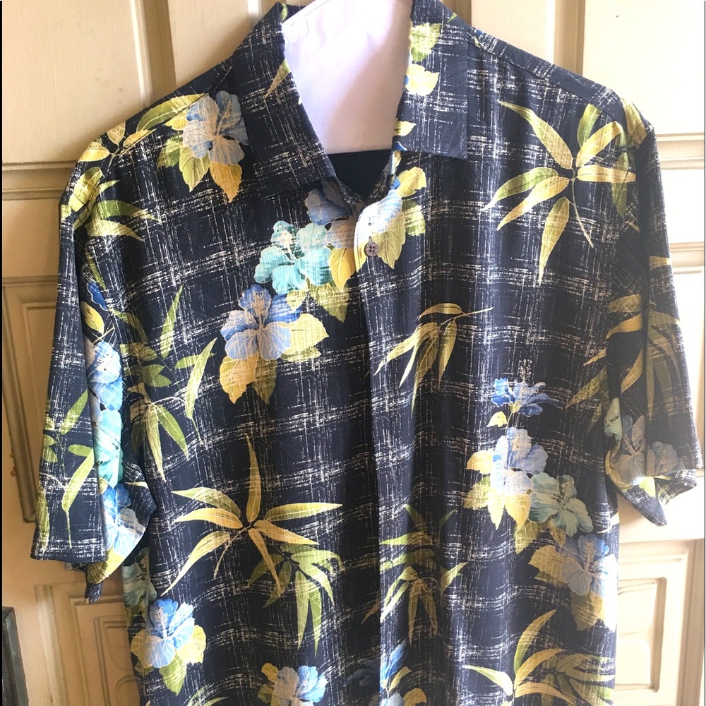 Tommy Bahama Classic button down shirt